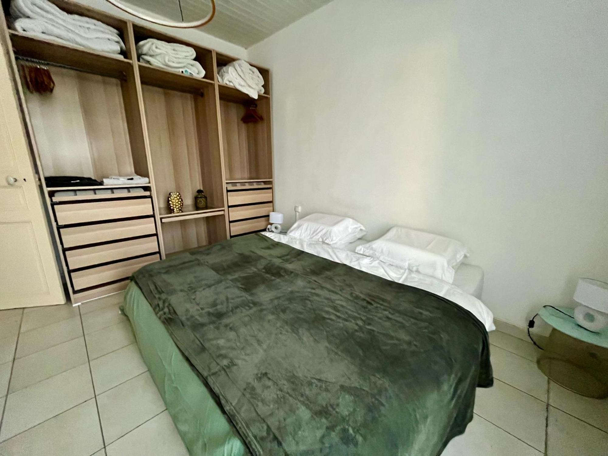 Les Arenes Apartment Безие Екстериор снимка